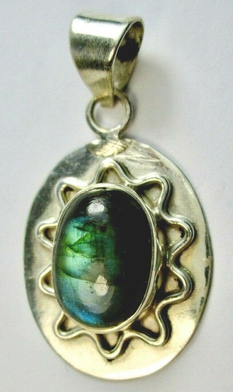 BEAUTIFUL 925 STERLING SILVER PENDANT, STUDDED WITH OVAL LABRADORITE gallery