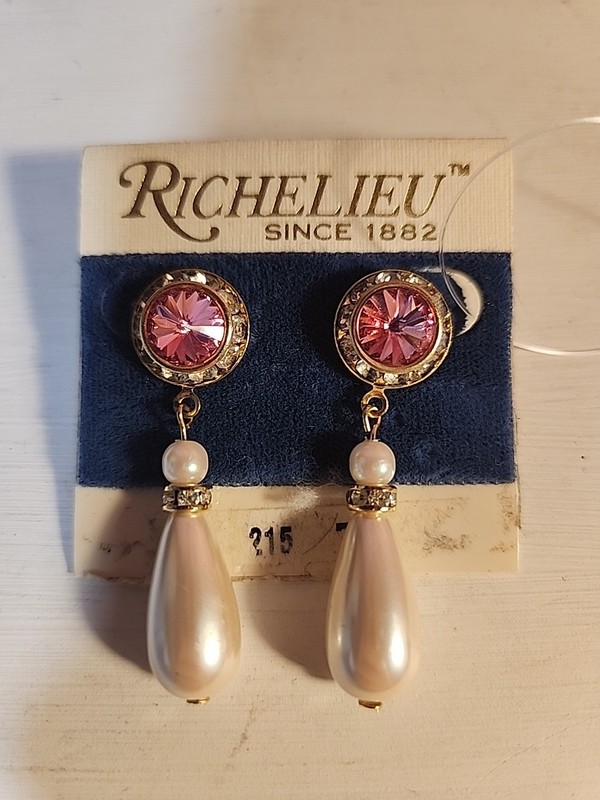 Vintage Richelieu White Satin Pearl Clip On Earrings Gold Tone , dangle New D17