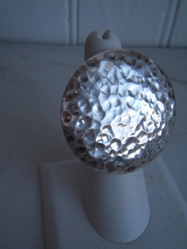 VINTAGE HAMMERED STERLING SILVER LARGE ROUND SHAPED RING MARKED 925 SIZE 5 1/2