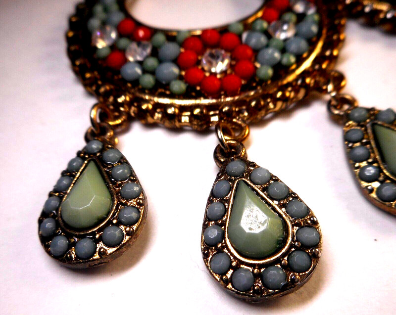 Vtg Designer Crystal Acrylic Goldtone SW Style Pierced Dangle Earrings gallery