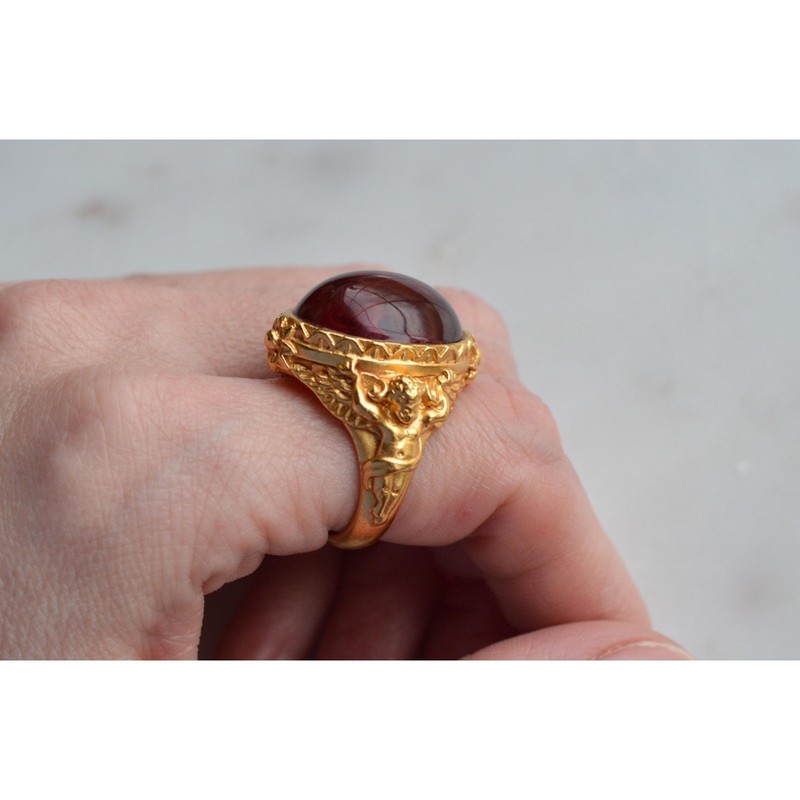 Elizabeth Taylor for Avon Cherub Ring – 22K Gold Plated – Bezel Setting