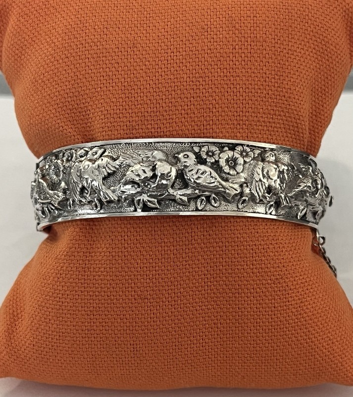 Vintage Hallmarked Sterling Silver Floral/ Bird Design Hinged Bracelet7.25.