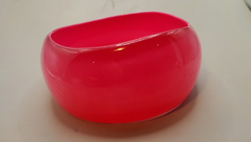 Hot Pink Glitter 1970’s/80’s Wide Lucite Chunky Wavy Bangle Bracelet