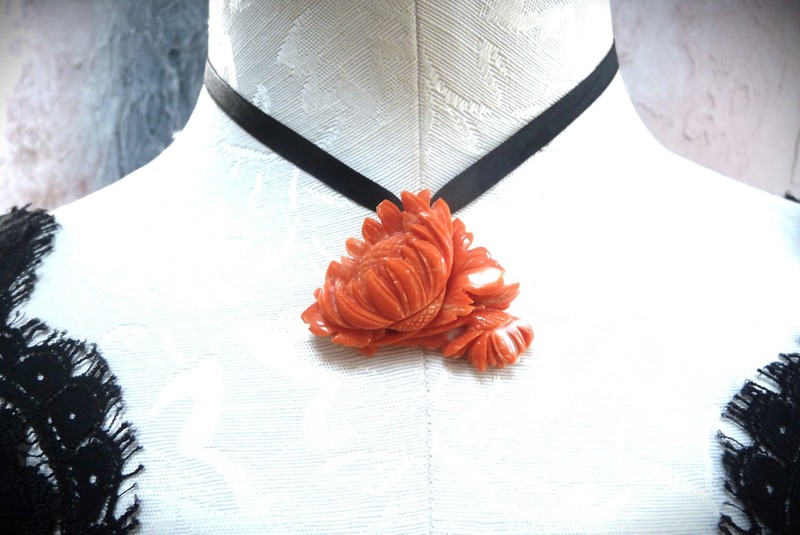 EXQUISITE VINTAGE 14K 585 SALMON CARVED CORAL CRYSANTHEMUM FLOWER PIN PENDANT!