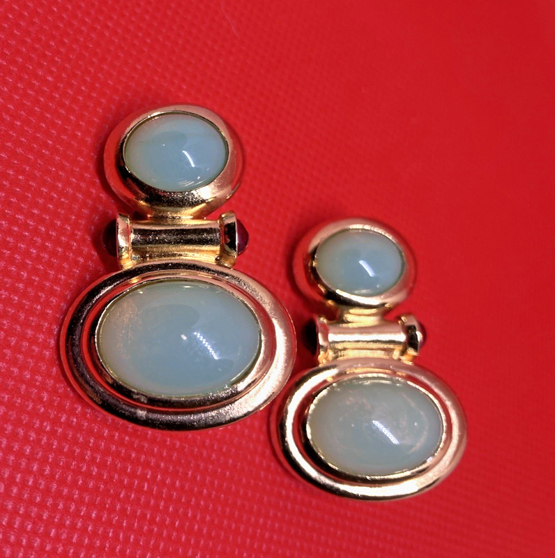 Elizabeth Taylor Avon Earrings Jade Green & Ruby Red Cabs Glass Clip Earrings