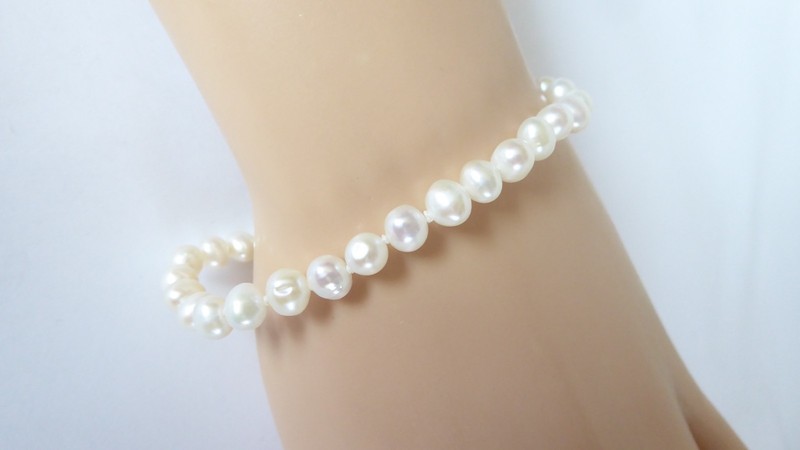 14K GE JCLIND White Pearl Bracelet 8" long Womens 6mm Pearls Very Good Condition gallery