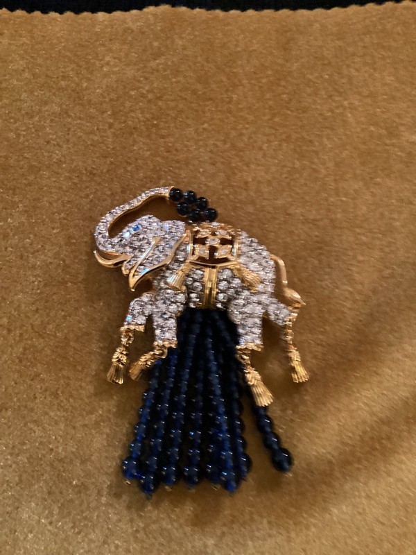 Vintage Signed Elizabeth Taylor Avon Rhinestone Dangle Elephant Brooch w Box