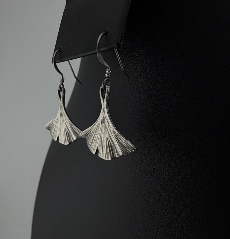 Vintage 1997 Danforth Pewter Ginkgo Leaf Dangle Earrings Botanical Nature Fan gallery
