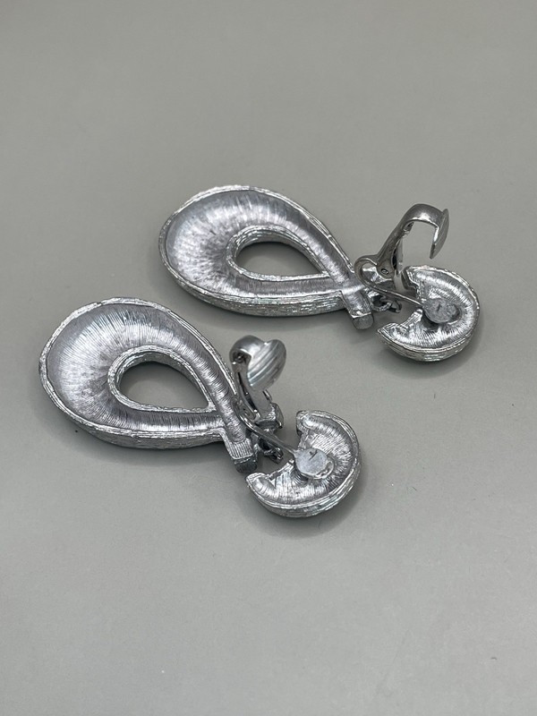 Vintage Textured SilverTone Dangle Drop Teardrop Clip On 2” Earrings gallery