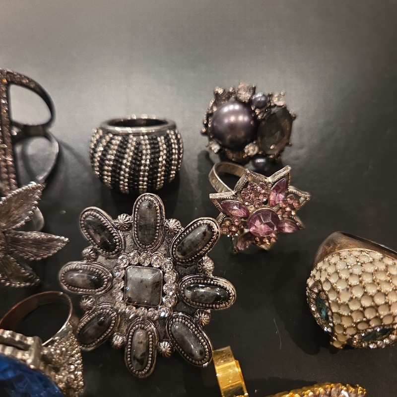 14pc Mixed Lot Vintage Style Rings & Stones, Gold & Silver Tone gallery