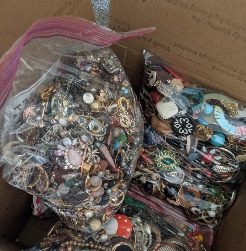 3 Pounds Jewelry Costume Vintage Mix LBS necklaces bracelets pins rings etc lbs gallery
