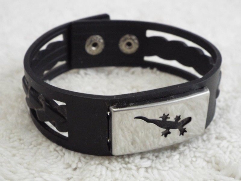 Black Vinyl Lizard Snap Strap Bracelet (A34)