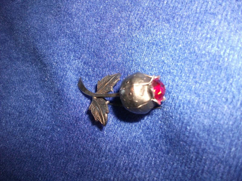 Vintage silver flower tulip or rosebud w/ ruby red glass stone brooch / pin