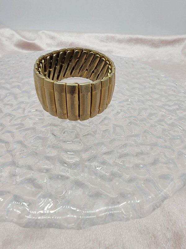 Vintage Gold Tone Expandable Bracelet