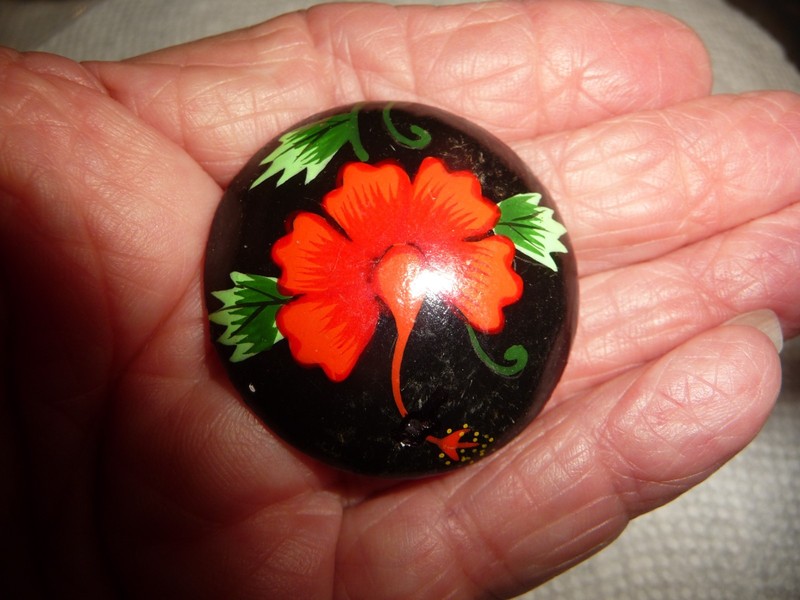 1 1/2″ R HAND PAINTED RED FLOWER ON BLACK WOOD BUTTON PIERC EARRINGS #20/1