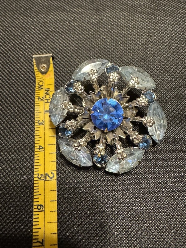 Lot Of Five (5) Rhinestone or Faux Pearl Brooches gallery