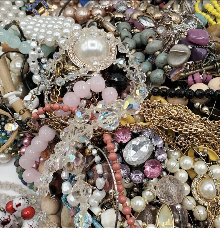 Vintage to Now Jewelry Estate Lot 1 Lbs gallery