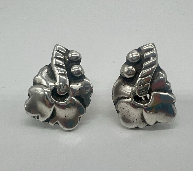 Vintage Sterling Silver Screw Back Earrings 7.64 Grams gallery
