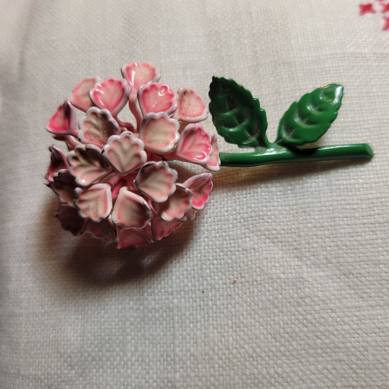 Mod Retro Dimensional Pink Flower W. Stem Pin Brooch