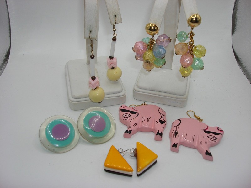 5 PAIR VINTAGE 1970-80’S PIERCED EARRINGS!