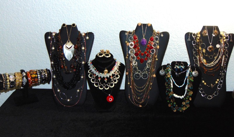 Vintage & Modern 3 Pound Assorted Jewelry lot- very nice!