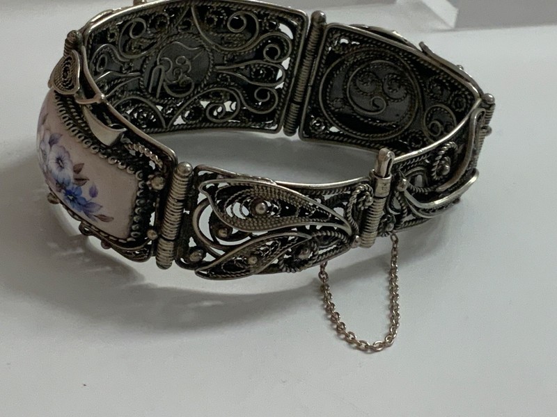 VINTAGE MORE THAN 50 YEARS OLD ENAMEL WOMEN BRACELET & EARRINGS GREAT CONDITION gallery