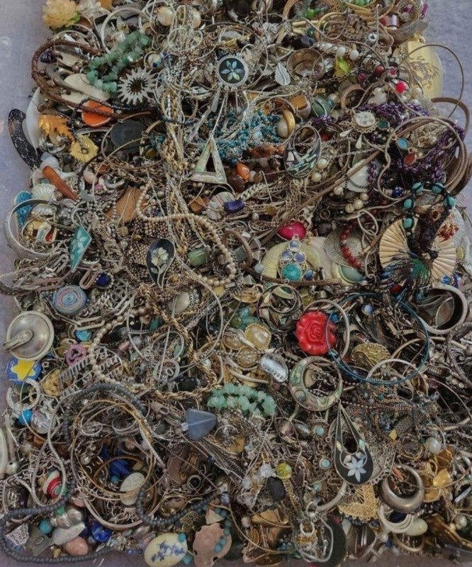 3 Pounds Jewelry Costume Vintage Mix LBS necklaces bracelets pins rings etc lbs gallery