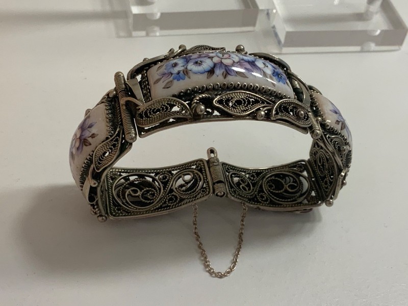 VINTAGE MORE THAN 50 YEARS OLD ENAMEL WOMEN BRACELET & EARRINGS GREAT CONDITION gallery