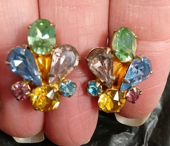 Vintage Multicolored Rhinstone Cluster Earrings Screwback Pear Round Oval Shaped