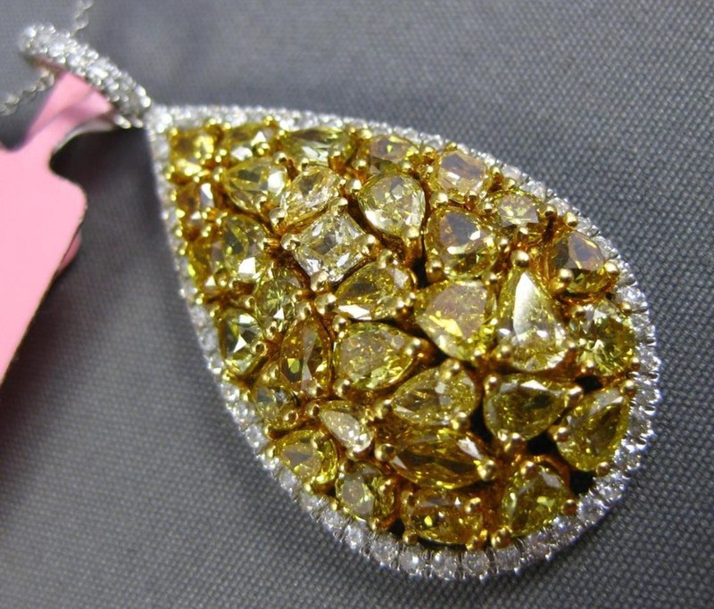 LARGE WHITE & INTENSE FANCY YELLOW DIAMOND 18KT 2 TONE GOLD CLUSTER DROP PENDANT