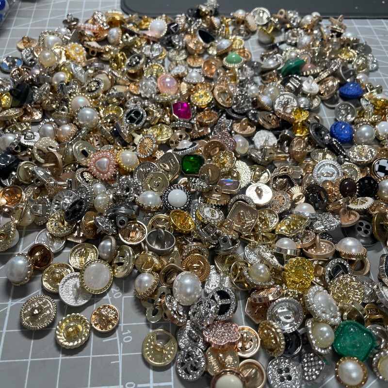 Vintage-now Costume Jewelry makeing Lots button Read Description 50pcs gallery