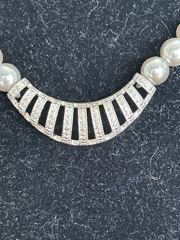 Vintage Classic Gray Faux Pearl Necklace, Caged Diamond Cut Silvertone Focal gallery