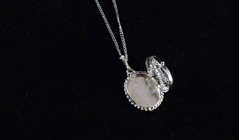 Sterling Silver FILIGREE LOCKET with Chain – NOS – Vintage 1960’s – Boxed - gallery