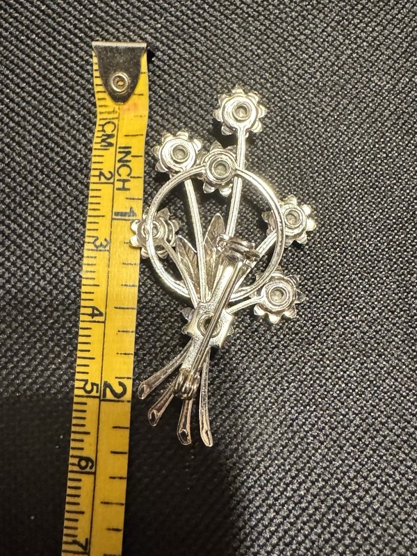 Lot Of Five (5) Rhinestone or Faux Pearl Brooches gallery