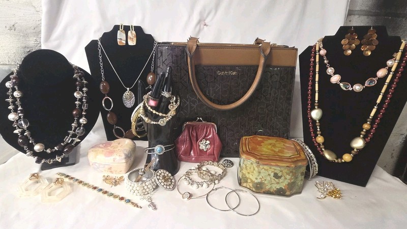 Grandma’s Estate; Jewelry, Trinkets, & Extra Fun Junk! Lot #140