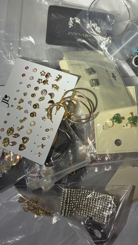 Vintage 1 Pound Mystery Jewerly Lot Wearable Mixed Fashion Jewelry lot 139 gallery