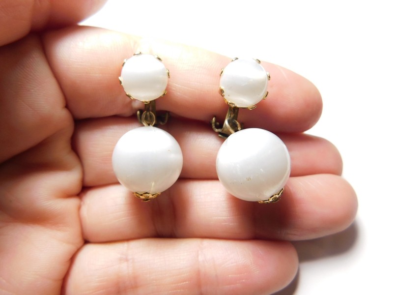 White Satin Plastic Bead Dangle Earrings Gold Tone Metal Vintage Japan gallery