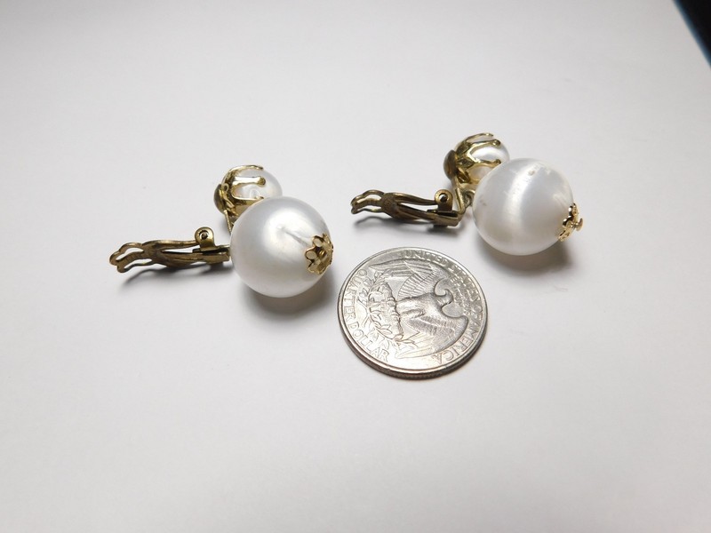 White Satin Plastic Bead Dangle Earrings Gold Tone Metal Vintage Japan gallery