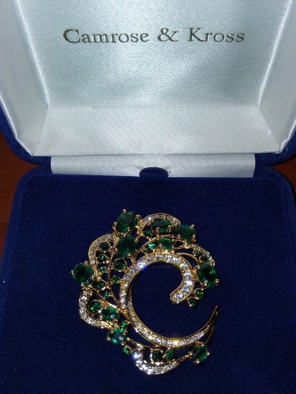 Vtg. Camrose & Kross JBK Emerald & Clear Glass Rhinestone Feather Swirl Brooch