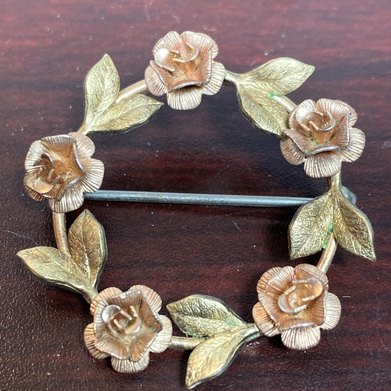 Krementz Copper Tone Gold Plated Round Leaf Rose Pin Brooch Signed Vtg Wreath