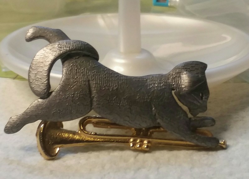 Vintage Jewelry: 2 1/2" "Ultra " Cat Brooch 08-01-2020 gallery