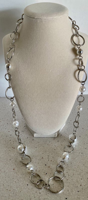 Vintage Silver Tone Metal Round Faux Pearl Loop Circles Lariat Necklace 33″ Long
