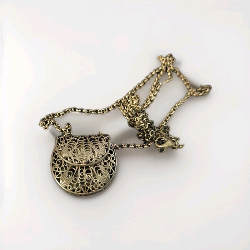 VINTAGE FILIGREE POCKET BOOK KEEPSAKE LOCKET PENDANT NECKLACE PURSE SILVER TONE