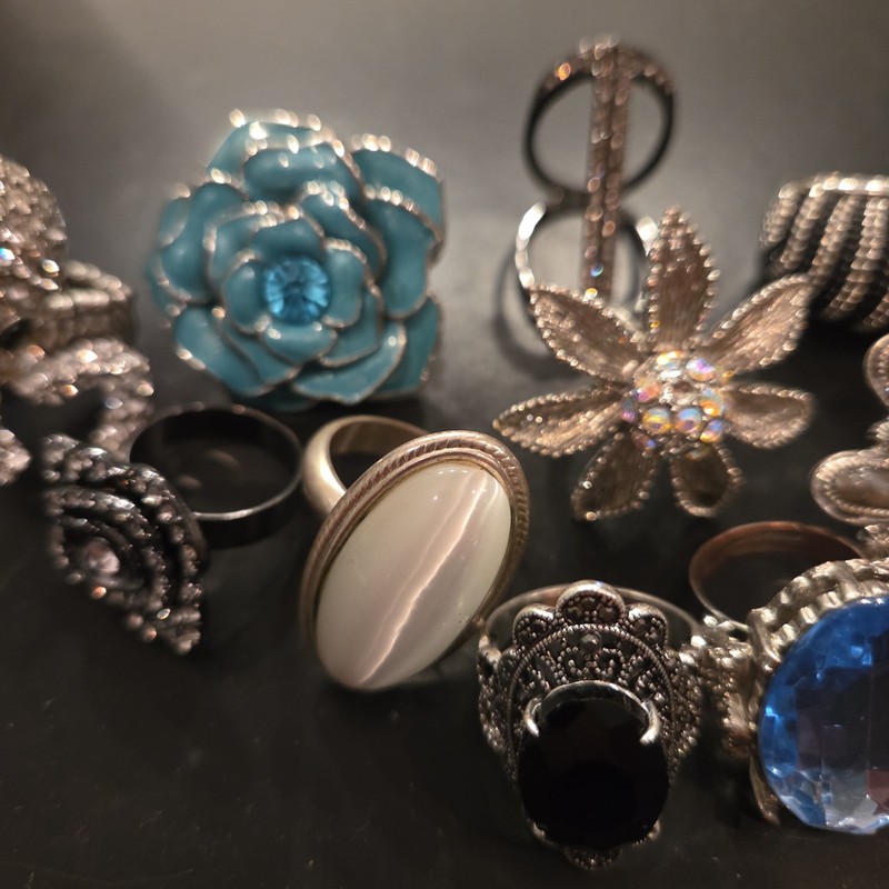 14pc Mixed Lot Vintage Style Rings & Stones, Gold & Silver Tone gallery