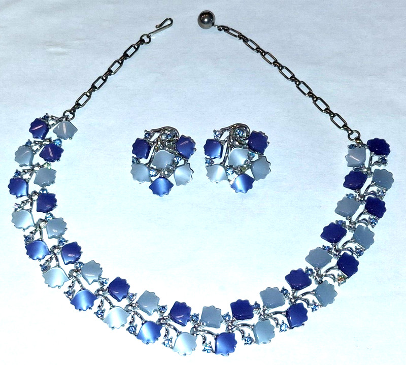 VTG Blue Lucite Thermoset Flower Leaf Silver Tone 16″ Necklace Clip Earrings Set