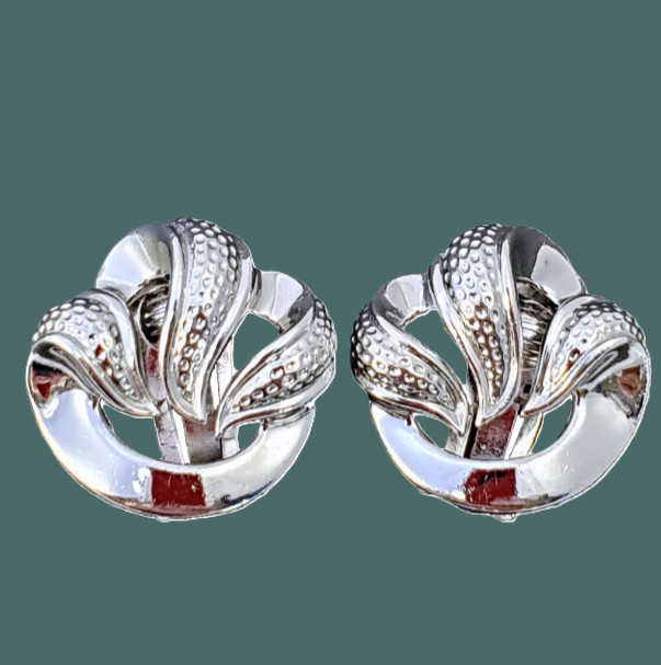 TRIFARI Fold Over Swirl Silver Tone Vintage 1950s Clip Earrings 1″