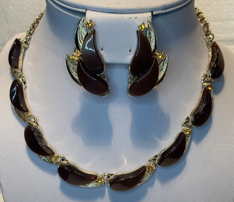 Thermoset Autumn Brown Vintage Clip On Earrings Choker Necklace & Bracelet Leaf gallery