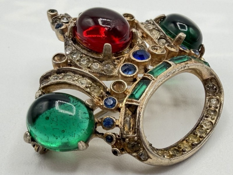 Pegasus CORO Red & Green Cabochon Rhinestone Crown Vintage Pin Brooch – Read