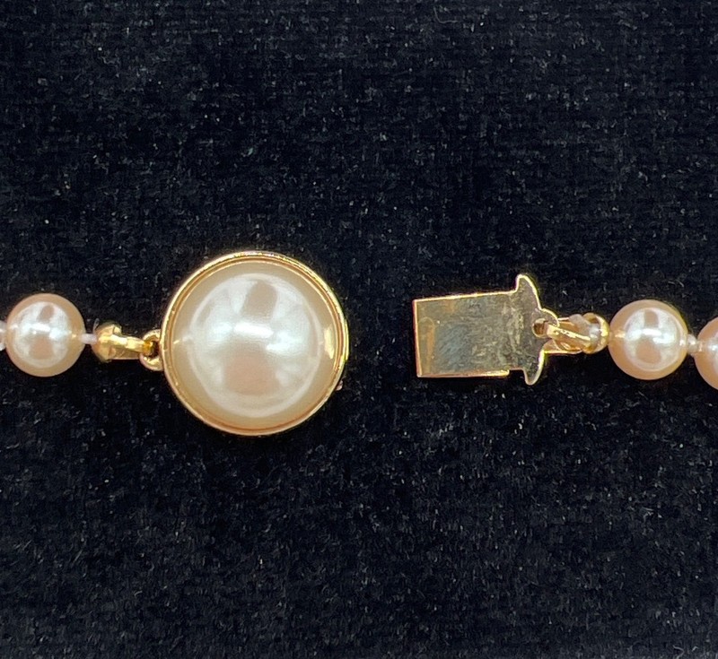 Elegant Vintage Style Faux Pearl Necklace With Gold Clasp gallery