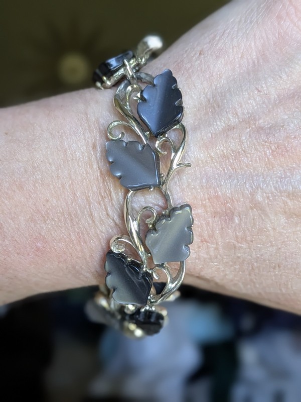 Vtg MCM Silver Tone GREY Blue Molded Thermoset Leaf Leaves Link 7¼" Bracelet gallery